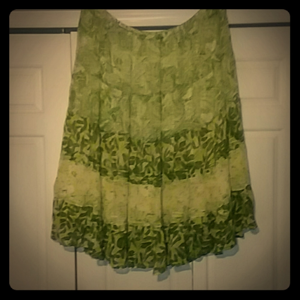 THE AVENUE, Green and white skirt sz 26/28